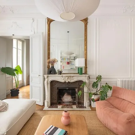 Haussmannien 156m2 Avec Balcon Filant *