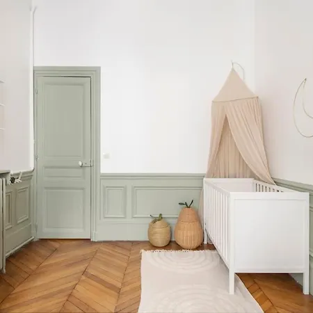 Haussmannien 156m2 Avec Balcon Filant شقة *