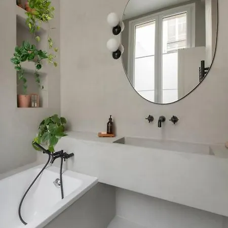Haussmannien 156m2 Avec Balcon Filant باريس