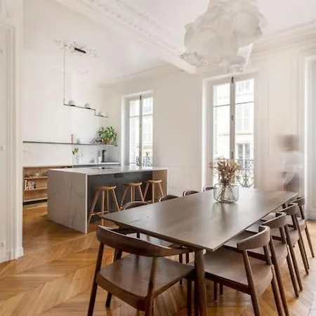 Haussmannien 156m2 Avec Balcon Filant شقة
